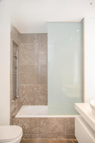 Bright 1-bedroom apartment near Igreja do Carmo