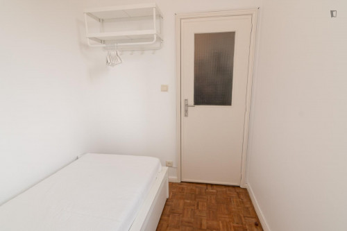 Single Bedroom in a 5-bedroom apartment