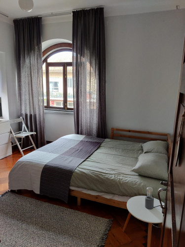 Bright double bedroom with in private bathroom a 7-bedroom house near Peniche