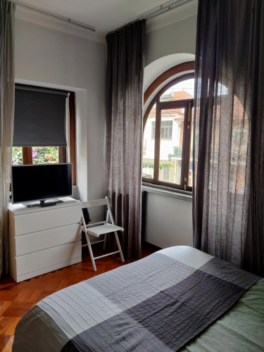 Bright double bedroom with in private bathroom a 7-bedroom house near Peniche  - Gallery -  5