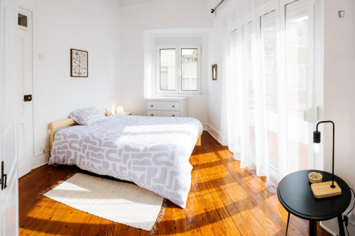Lovely double bedroom in Penha de França