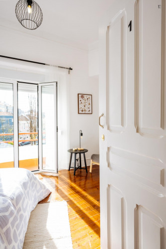 Lovely double bedroom in Penha de França