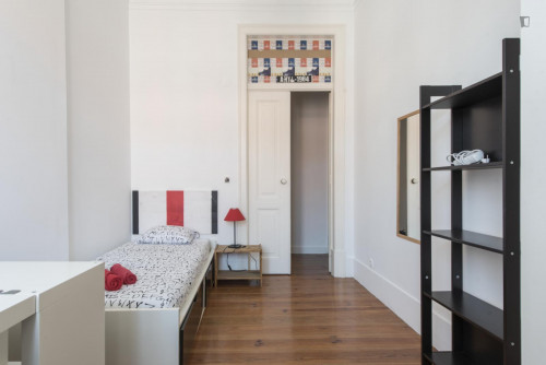Single bedroom in residence near metro
