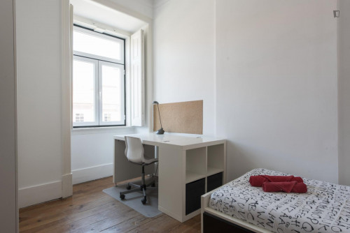 Single bedroom in residence near metro