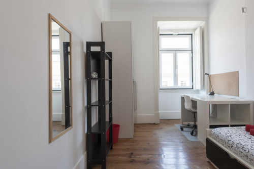 Single bedroom in residence near metro