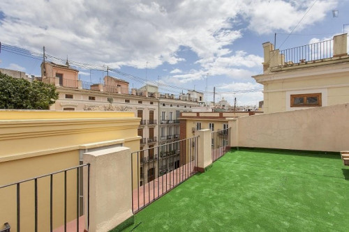 Charming double bedroom near Plaça de la Mare de Déu