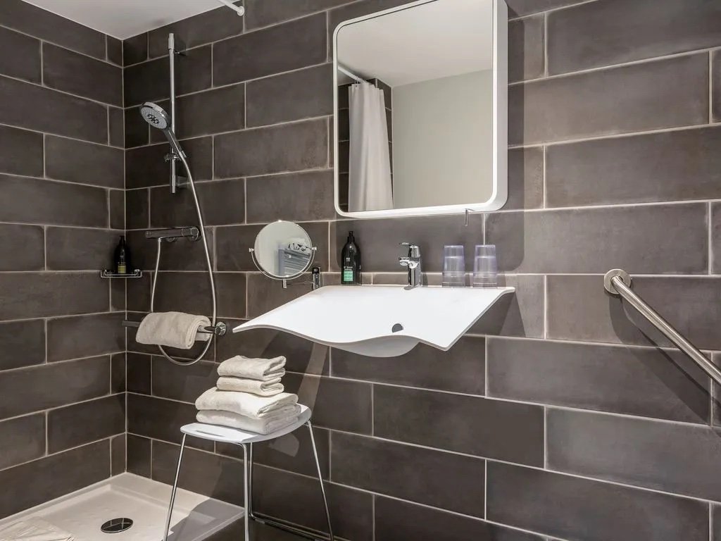 One Bed Apartment - Stratford Suites - Gallery - 4