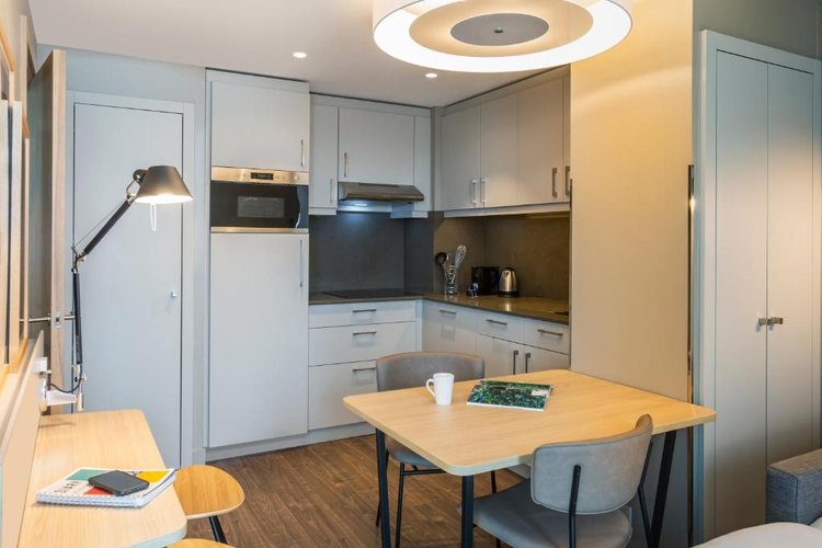 One Bed Apartment - Stratford Suites - Gallery - 7