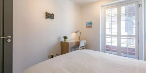 Cosy double bedroom in a 7-bedroom apartment near Intendente metro station