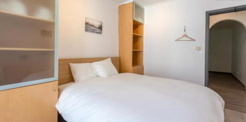 Cosy double bedroom in a 7-bedroom apartment near Intendente metro station