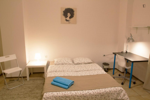 Very cosy double bedroom in Charokopou
