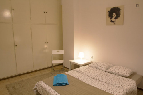 Very cosy double bedroom in Charokopou