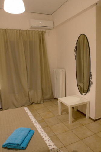 Very cosy double bedroom in Charokopou