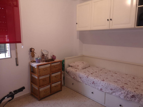 Single bedroom for female tenants in a 4-bedroom apartment in Parque Azahara - Gallery - 13