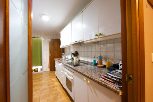 Single bedroom for female tenants in a 4-bedroom apartment in Parque Azahara - Gallery - 19