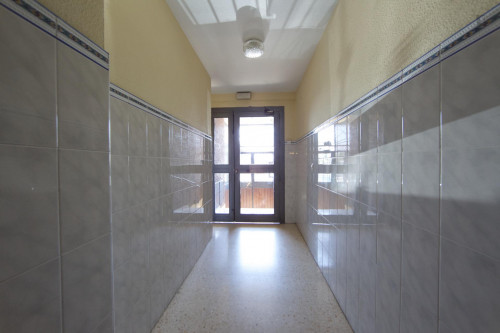 Single bedroom for female tenants in a 4-bedroom apartment in Parque Azahara - Gallery - 6