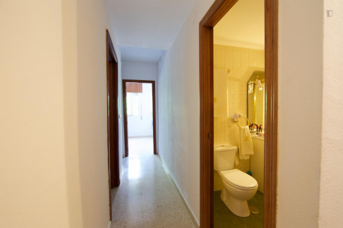 Adorable single bedroom in a 4-bedroom apartment in Parque Azahara - Gallery - 11