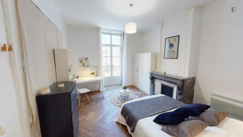 Elegant double bedroom not far from the ESMA