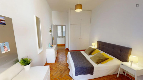 Comfy double bedroom near Esquirol metro station
