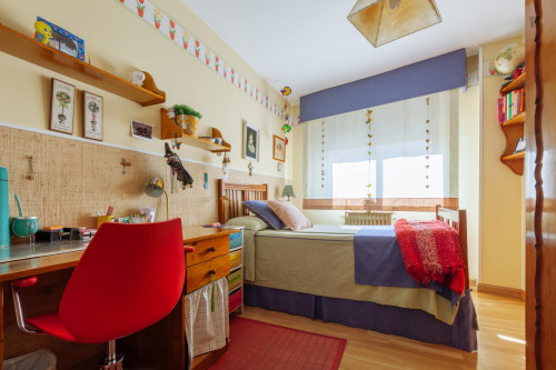 Comfortable single bedroom near Universidad de Granada: Facultad de Ciencias. Full board: breakfast, meal and dinner.