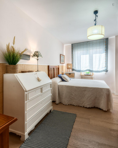 Comfortable single bedroom near Universidad de Granada: Facultad de Ciencias. Full board: breakfast, meal and dinner. - Gallery - 15