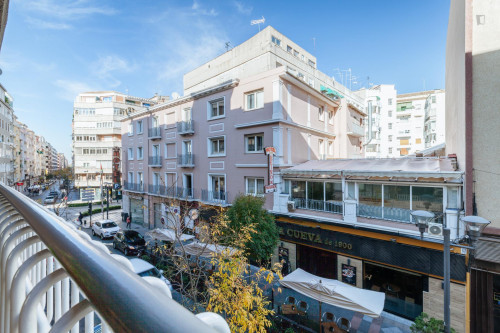 Comfortable single bedroom near Universidad de Granada: Facultad de Ciencias. Full board: breakfast, meal and dinner. - Gallery - 14