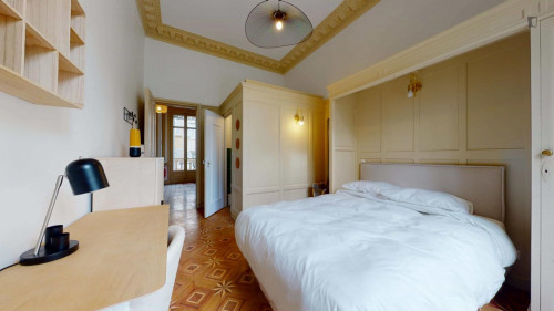 Cosy double ensuite bedroom close to Réformés Canebière metro station