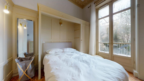 Cosy double ensuite bedroom close to Réformés Canebière metro station