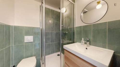 Cosy double ensuite bedroom close to Réformés Canebière metro station