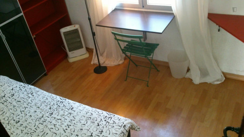 Single bedroom in a 4-bedroom flat near Universidad de Sevilla