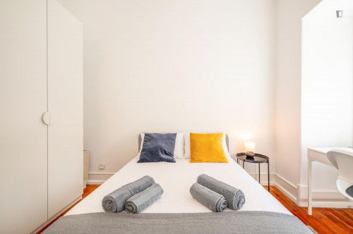Cosy double bedroom next to Eduardo VII Park