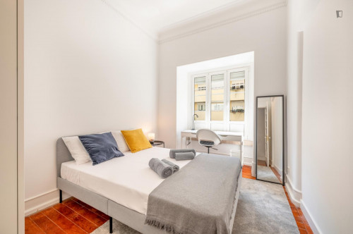 Cosy double bedroom next to Eduardo VII Park