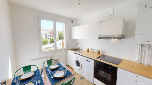 Homely double bedroom close to Sans Souci metro station