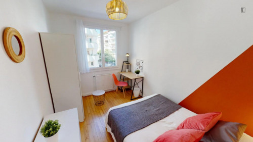 Homely double bedroom close to Sans Souci metro station