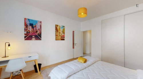 Bright double bedroom in the Île de Nantes