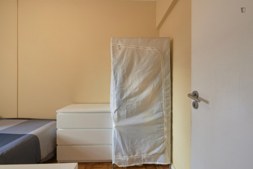 Welcoming double bedroom not far from Jardim Zoológico de Lisboa  - Gallery -  5