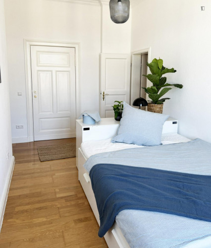 Welcoming and spacious apartment close to Hubbrücke Magdeburg
