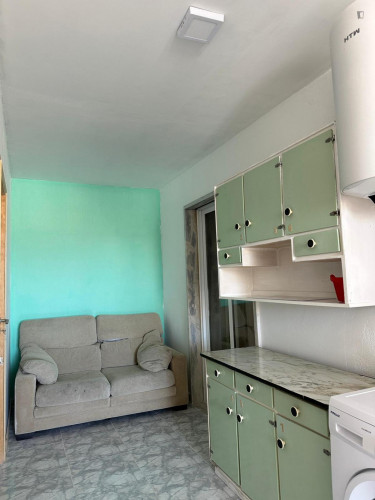 Cosy double bedroom in Casal de Cambra