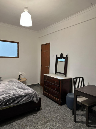 Cosy double bedroom in Casal de Cambra  - Gallery -  5