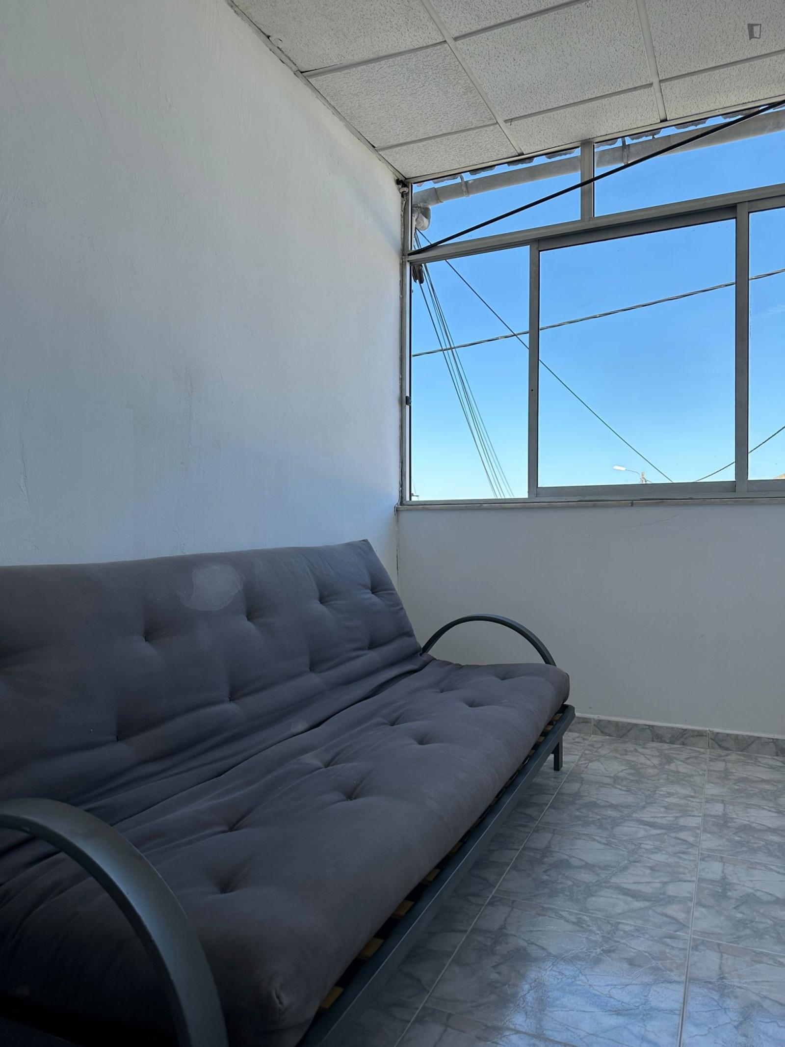  Cosy Double Bedroom In Casal De Cambra  -  Cosy double bedroom in Casal de Cambra  - Gallery -  1
