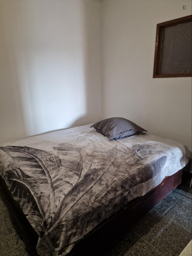 Homely double bedroom in Casal de Cambra