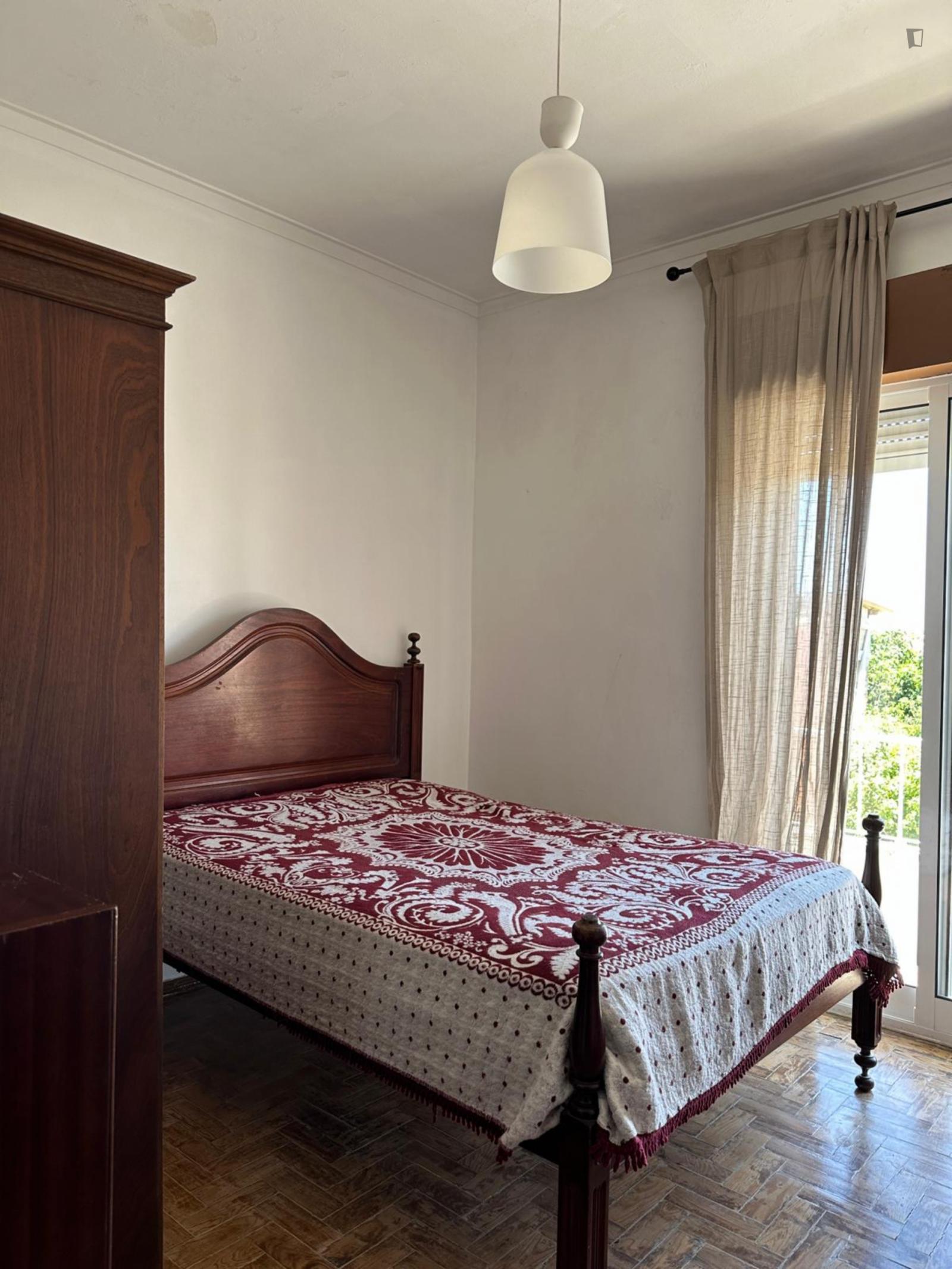 Homely Double Bedroom In Casal De Cambra - Homely double bedroom in Casal de Cambra - Gallery - 1