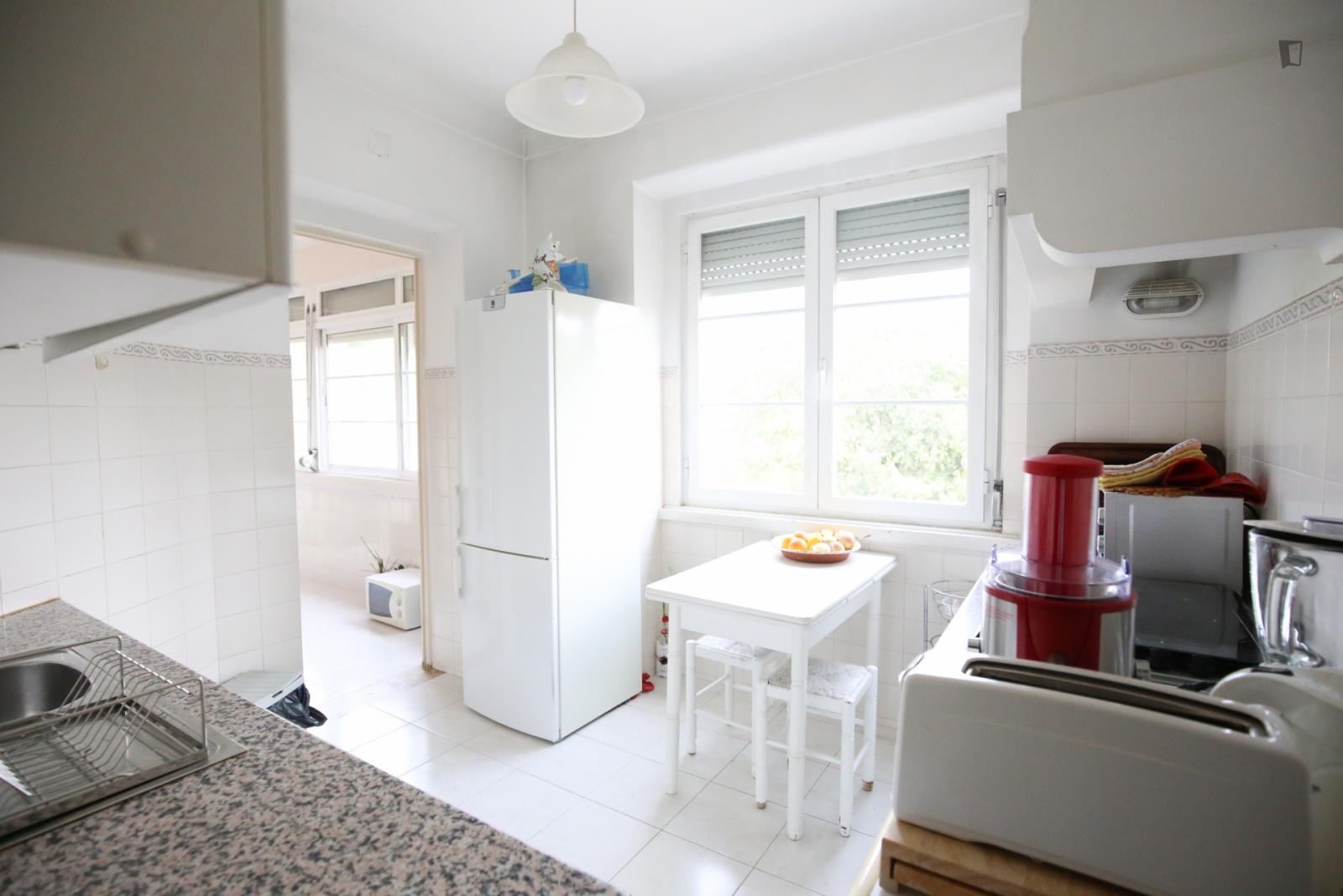 Lovely Double Bedroom Next To Instituto Superior Técnico - Lovely double bedroom next to Instituto Superior Técnico - Gallery - 1