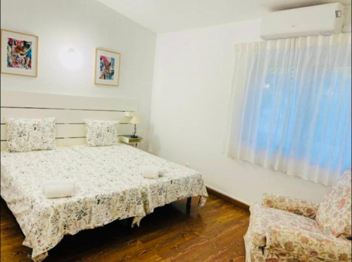 Amazing 3-bedroom flat with a swimming pool and a fantastic outdoor space