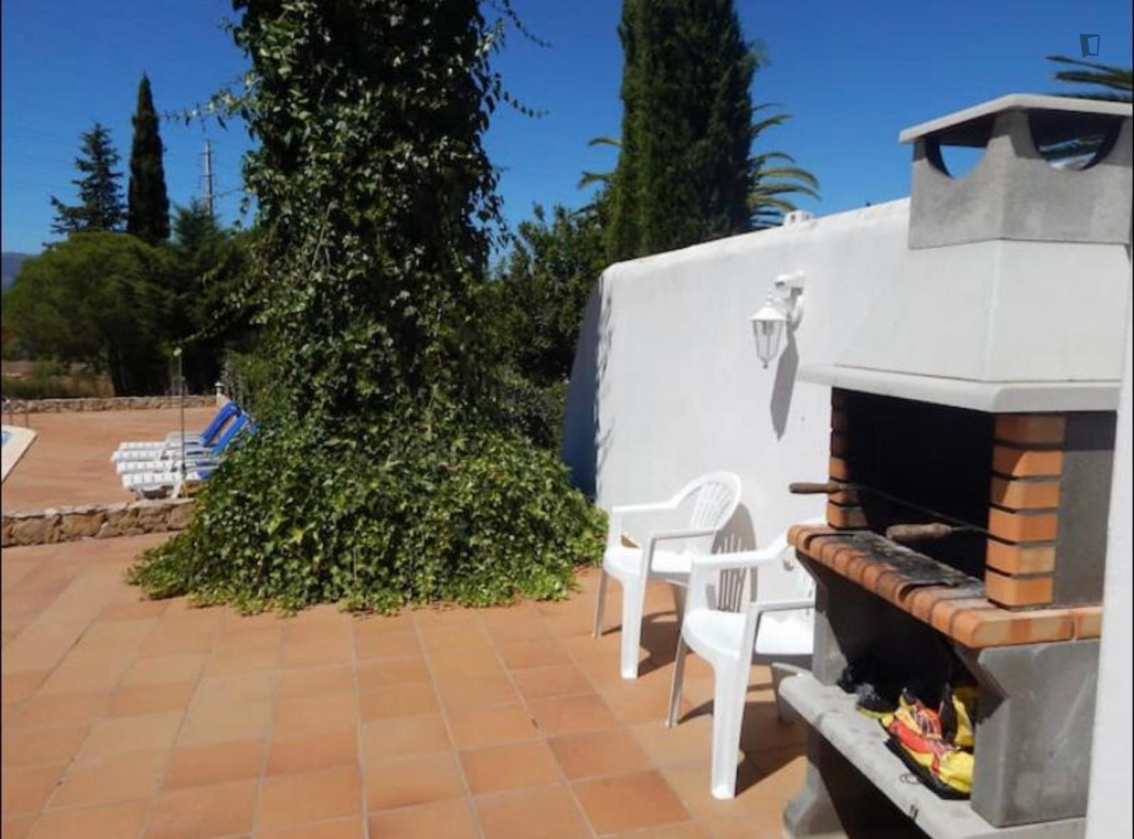 Amazing 3-Bedroom Flat With A Swimming Pool And A Fantastic Outdoor Space - 1