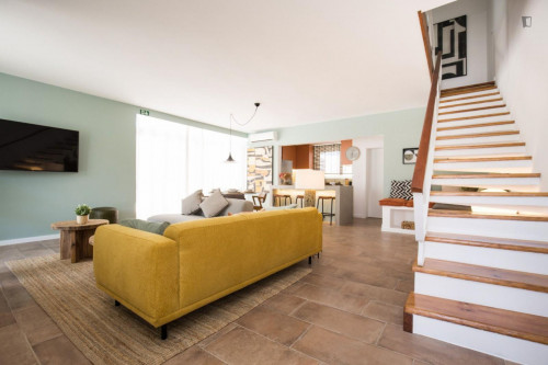 Double bedroom in 5-bedroom house - Gallery - 17