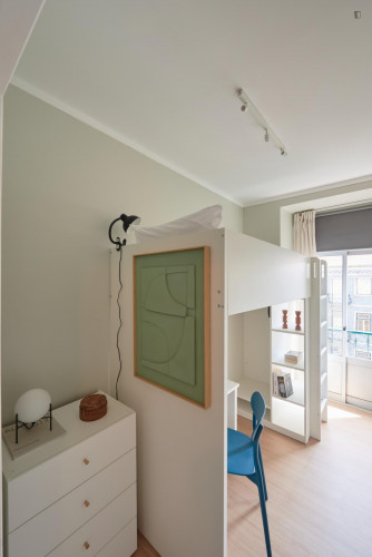 Cool single bedroom near Mercado de Arroios