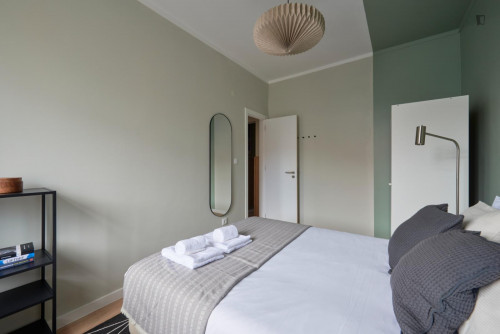 Snug double bedroom close to Arroios metro station  - Gallery -  5