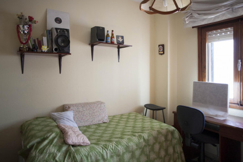 Homely single bedroom in Montequinto