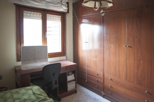 Homely single bedroom in Montequinto